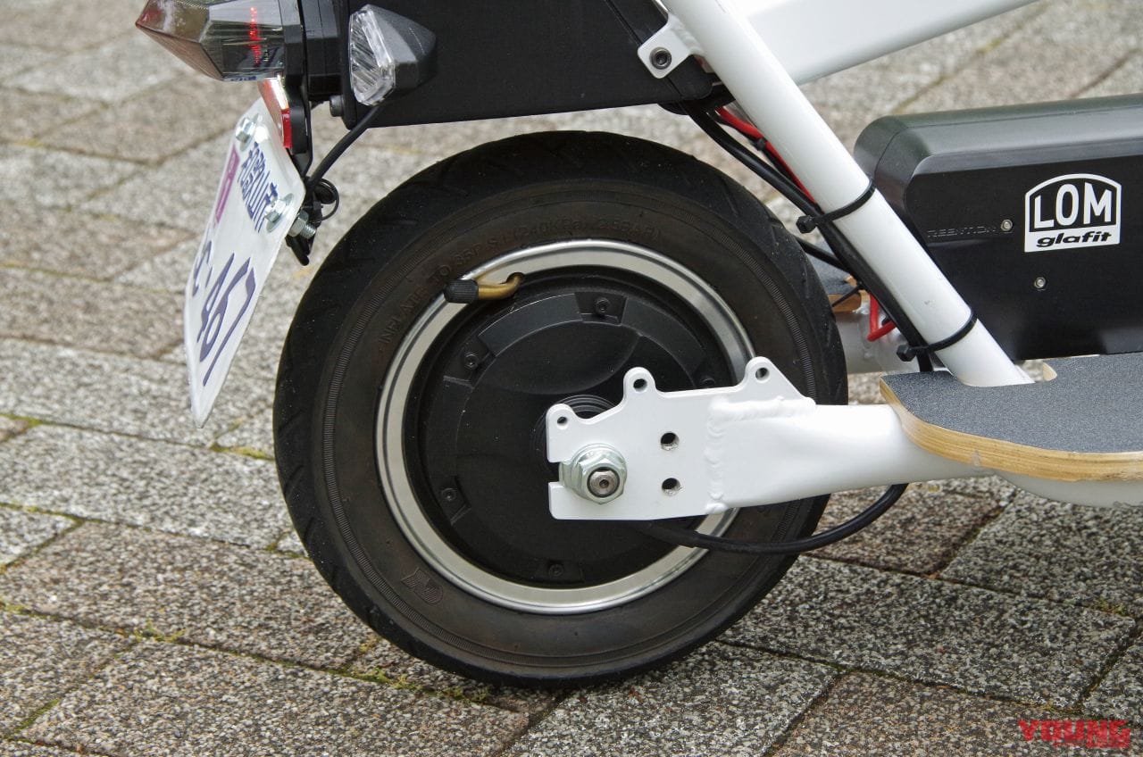 立ち乗り電動スクーター クロススクーター ロム 試乗レポート チョイ乗りが楽しい原付 Webヤングマシン 最新バイク情報 立ち乗り電動スクーター クロススクーター ロム 試乗レポート チョイ乗りが楽しい原付 Webヤングマシン 最新バイク情報