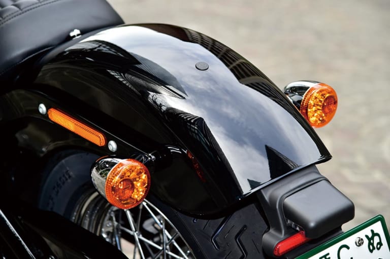 ハーレーダビッドソン FXST ソフテイルスタンダード|ハーレーダビッドソンFXSTソフテイルスタンダード試乗インプレ【軽快な車体で実力を発揮】