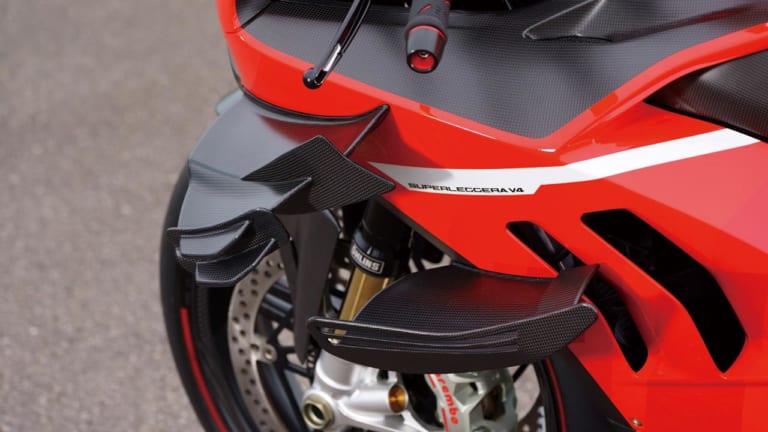 ドゥカティ スーパーレッジェーラ V4|ドゥカティ スーパーレッジェーラV4 実車チェック【驚異の乾燥重量159kg!】