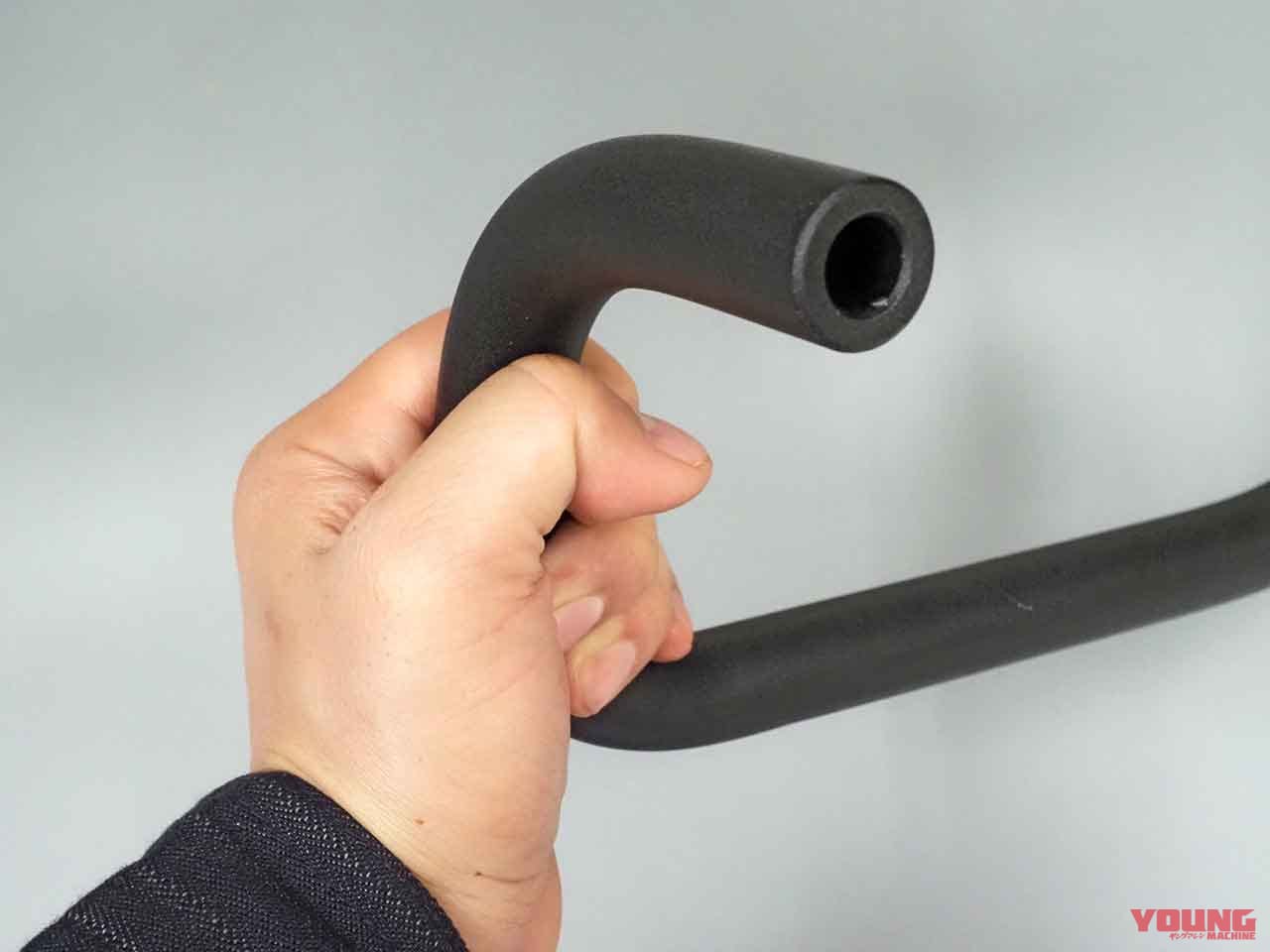 |風や雨から身もスマホも守ってくれるスクリーン〈ZETAアドベンチャーウィンドシールド〉