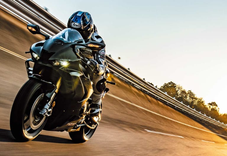 ホンダ CBR1000RR-R|ヤングマシン歴代実測加速タイムベストテン【新型CBR1000RR-R強し!】