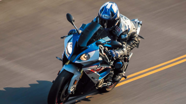 BMW S1000RR|ヤングマシン歴代実測加速タイムベストテン【新型CBR1000RR-R強し!】