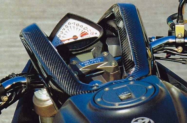 カジバ Vラプトールシリーズ|独断と偏見で選んだ”カッコいいメーター”ベストテン【唯一無二の独自インターフェイス】