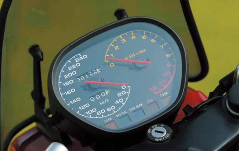 スズキ GSX1100S カタナ|独断と偏見で選んだ”カッコいいメーター”ベストテン【唯一無二の独自インターフェイス】