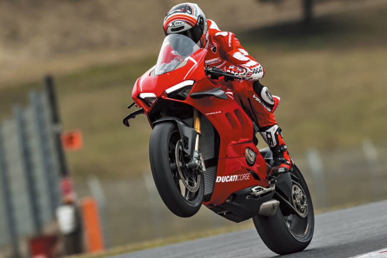 ドゥカティ パニガーレ V4R|’20モデル スペックベストテン〈パワーウエイトレシオ編〉【極限の軽さと力を兼備】