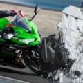 ニンジャZX-25R 官能スクリーミング直4エンジンはクラス最強45ps/ラムエア46ps