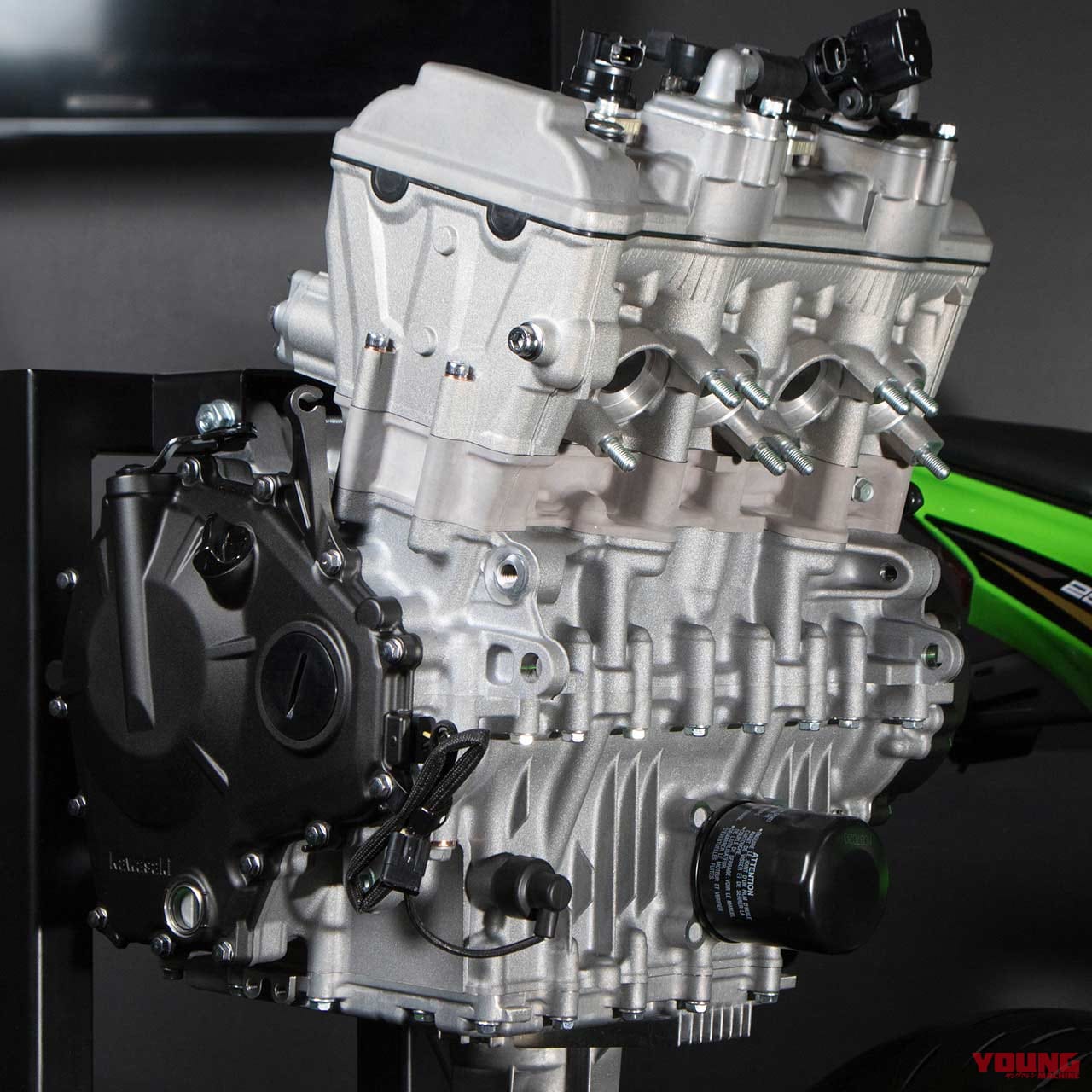 カワサキ ニンジャZX-25R|ニンジャZX-25R 官能スクリーミング直4エンジンはクラス最強45ps/ラムエア46ps