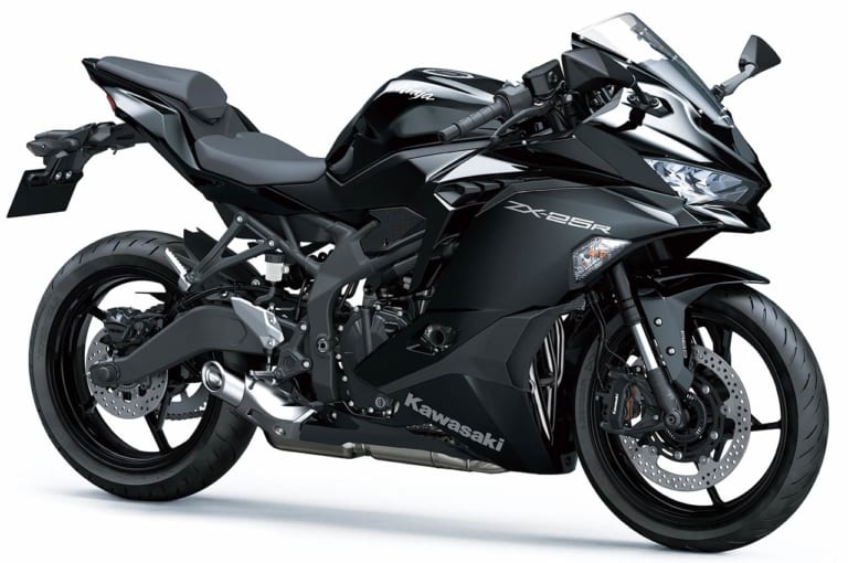 カワサキ Ninja ZX-25R|待望の4気筒250cc カワサキ ニンジャZX-25Rが本日発売〈82万5000円〜〉