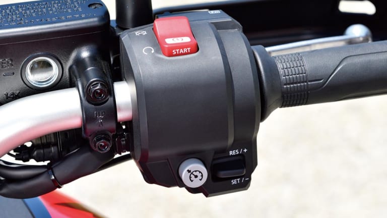 ヤマハ テネレ700試乗インプレッション〈オンロード編〉【アフリカツインと比較対決#2】|ヤマハ テネレ700試乗インプレッション〈オンロード編〉【アフリカツインと比較対決#2】