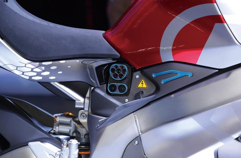 キムコ スーパー NEX|電動バイクが時代を変えるために必要なのは”強烈なインパクト”〈バイク新車近未来予想〉