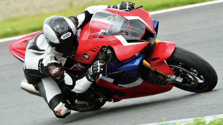 ホンダCBR1000RR-R SP試乗インプレッション【絶大な安心感が乗り手を刺激】|ホンダCBR1000RR-R SP試乗インプレッション【絶大な安心感が乗り手を刺激】