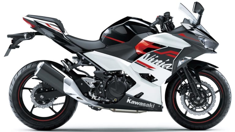 カワサキ ニンジャ250|ニンジャZX-25R vs 250/400同門比較【Ninja400に車体で勝るか?】