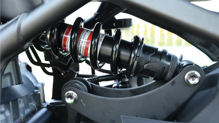 カワサキ ニンジャZX-25R|ニンジャZX-25R vs 250/400同門比較【Ninja400に車体で勝るか?】