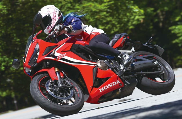 岡崎静夏のCBR650R試乗インプレ〈後編〉【すぐに分かったこのバイクの素性の良さ】|岡崎静夏のCBR650R試乗インプレ〈後編〉【すぐに分かったこのバイクの素性の良さ】