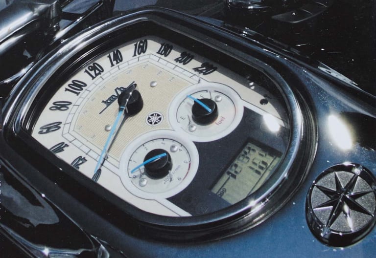 ヤマハ ロードライナーシリーズ|独断と偏見で選んだ”カッコいいメーター”ベストテン【唯一無二の独自インターフェイス】