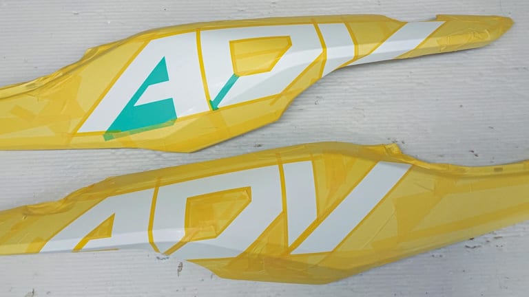 YMラボ ADV150ラリーカスタムプロジェクト〈グラフィック工程|ドリーム商會〉|YMラボ ADV150ラリーカスタムプロジェクト#7【グラフィックはペイント&デカール】