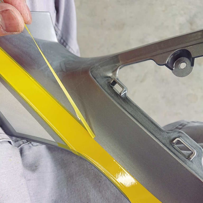 YMラボ ADV150ラリーカスタムプロジェクト〈グラフィック工程|ドリーム商會〉|YMラボ ADV150ラリーカスタムプロジェクト#7【グラフィックはペイント&デカール】