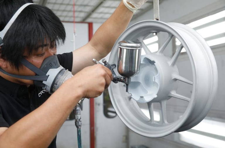 カーベックでYMラボADV150ラリーカスタムをパウダーコート|YMラボ ADV150ラリーカスタムプロジェクト#5【ホイールとガードをパウダーコート】