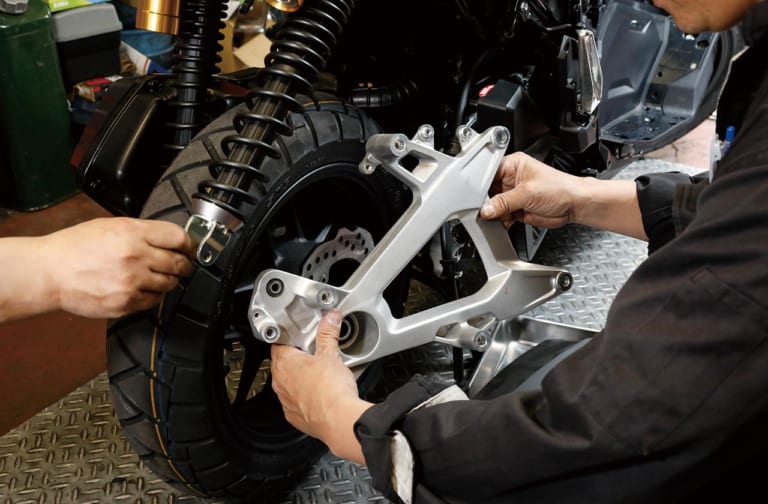 YMラボカスタム・ADV150ラリー|YMラボ謹製「ADV150ラリー」カスタムプロジェクト#4【外装パーツ取り外し作業】