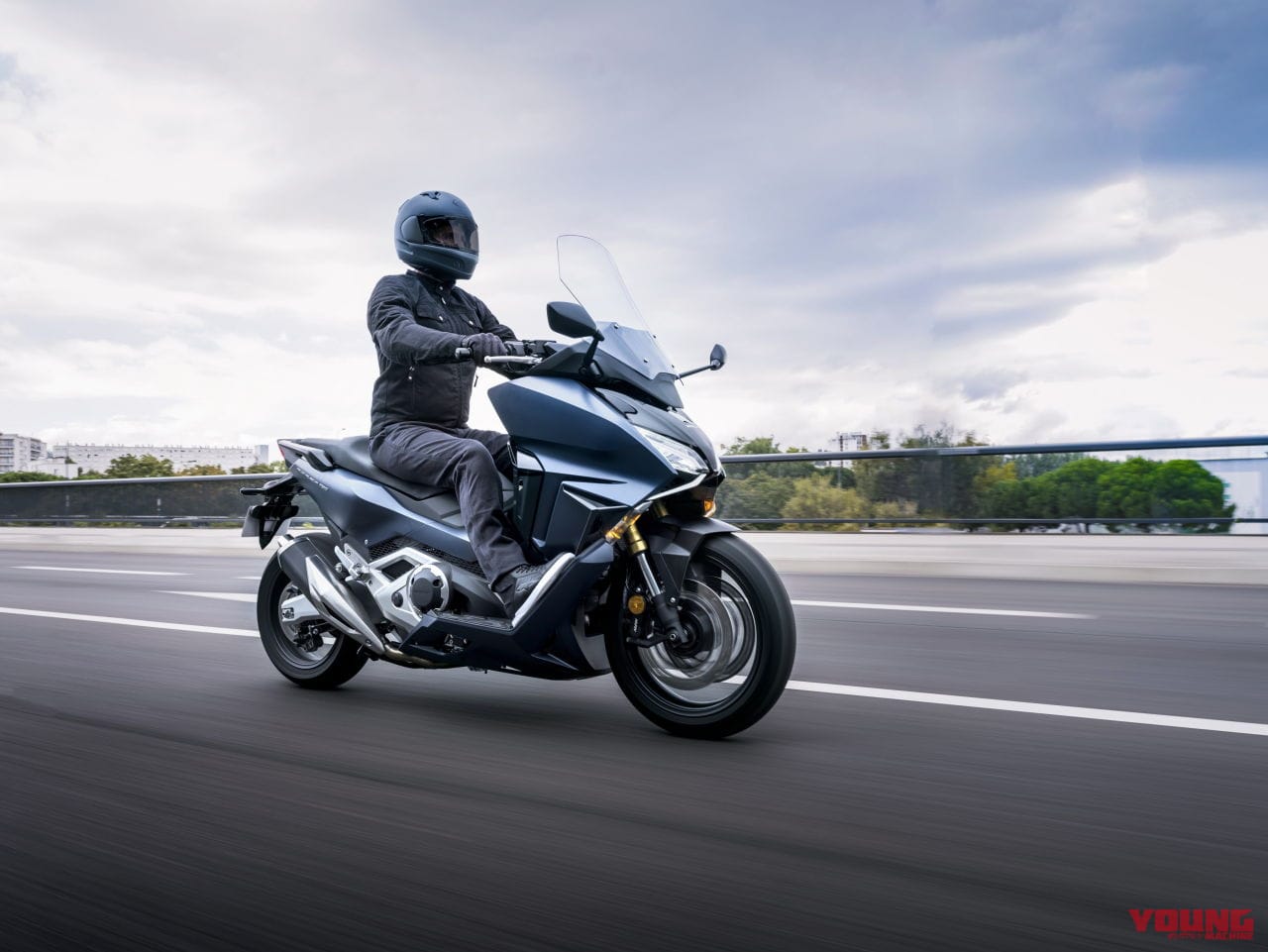 ホンダ フォルツァ750 新登場 X Advベースでtmaxキラーとなるか 350と125も登場 Webヤングマシン 最新バイク情報 ホンダ フォルツァ750 新登場 X Advベースでtmaxキラーとなるか 350と125も登場 Webヤングマシン 最新バイク情報
