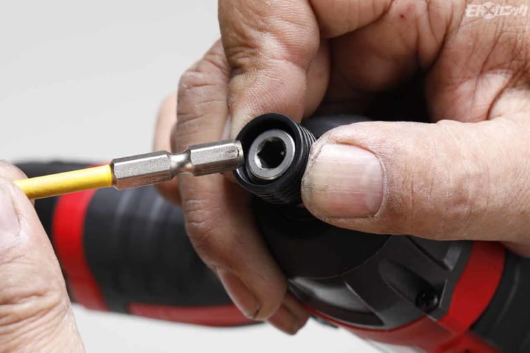 トルクをロスなく伝えるには、なるべく短いビットを使うのがコツ|リーズナブル&小回りの利く電動充電式工具10.8Vシリーズ〈アストロプロダクツ〉