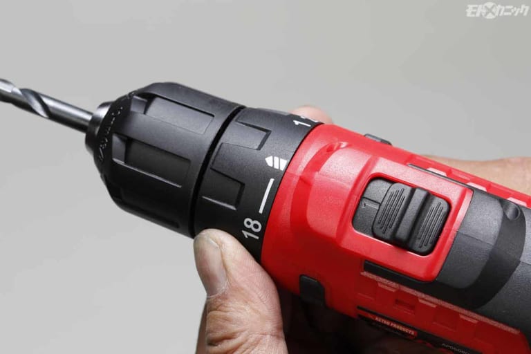 本体上部のスイッチで低速0~400rpm、高速0~1400rpmの最大回転数が設定でき、高速側はトルククラッチを18段階で切り替え可能|リーズナブル&小回りの利く電動充電式工具10.8Vシリーズ〈アストロプロダクツ〉
