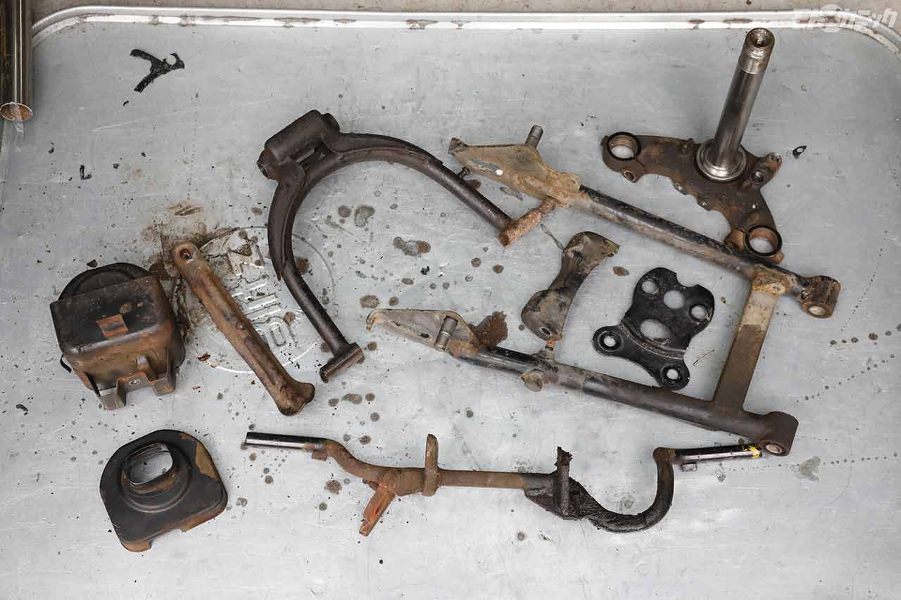 |ヤマハ旧車チャピィをバラしてパーツ再塗装【エンジンカバーはガンコート|カーベック】