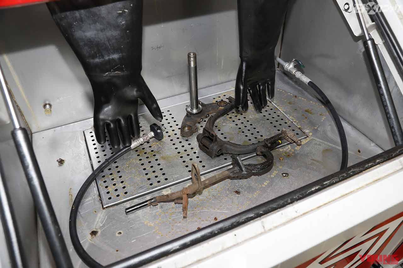 |ヤマハ旧車チャピィをバラしてパーツ再塗装【エンジンカバーはガンコート|カーベック】