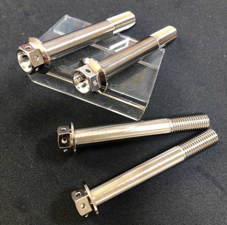 クード|カワサキ車対応フロントブレーキキャリパーボルト|’20年10月のおすすめカスタムパーツ×8選【ナイトロンCT125サス etc.】