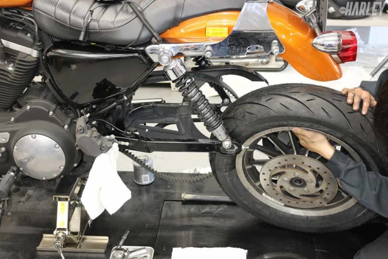 ハーレー スポーツスター883Rのタイヤをメッツラー クルーズテックに換装してみた|ハーレー スポーツスター883Rのタイヤをメッツラー クルーズテックに換装してみた