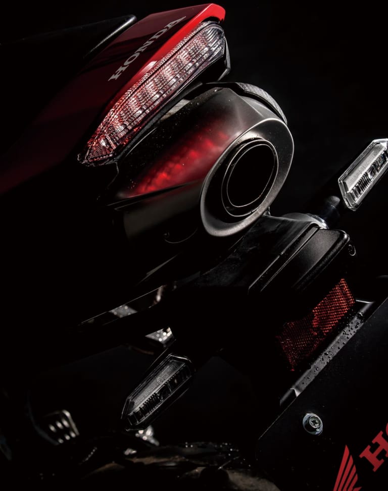 新型CBR600RR完全解説〈序文〉【ラストサムライ:内燃機関技術者の意地の塊】|新型CBR600RR完全解説〈序文〉【ラストサムライ:内燃機関技術者の意地の塊】