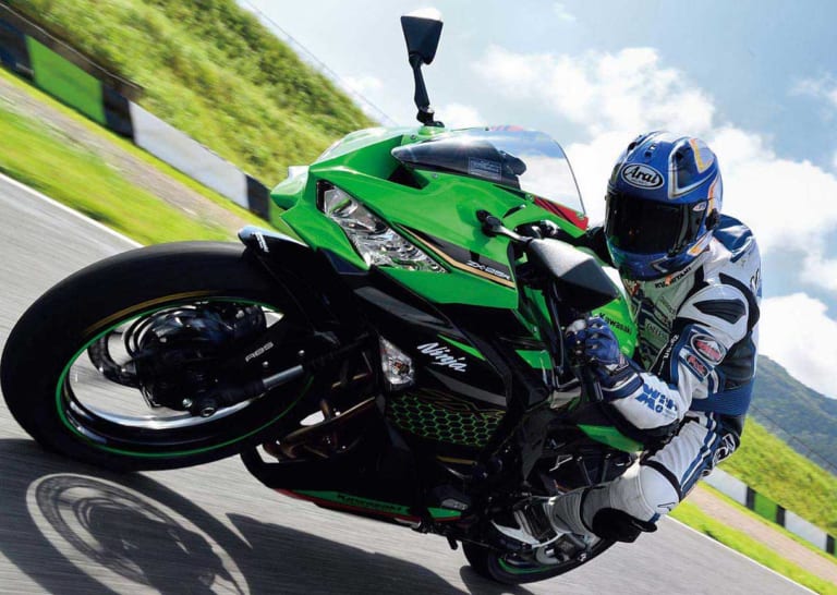 カワサキ ニンジャZX-25R "復活の直4"試乗インプレッション〈サーキット編〉 |カワサキ ニンジャZX-25R “復活の直4″試乗インプレッション〈サーキット編〉