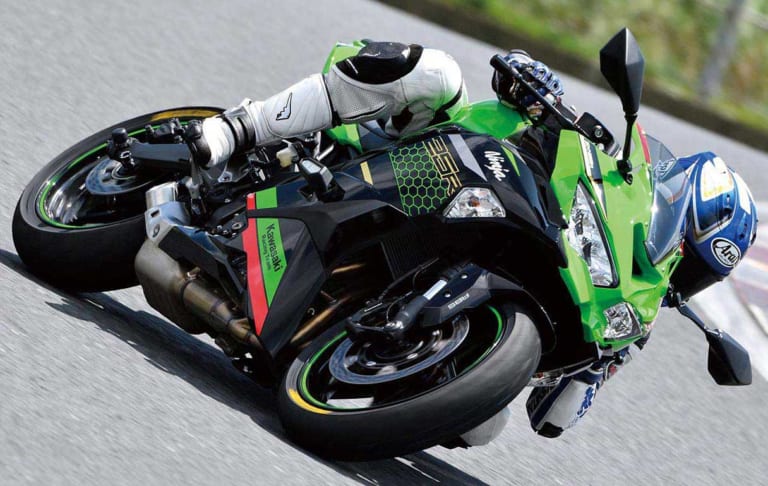 カワサキNinja ZX-25R SE KRT EDITION|カワサキ ニンジャZX-25R “復活の直4″試乗インプレッション〈サーキット編〉