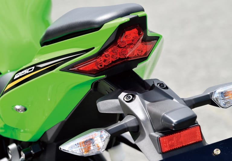 カワサキ ニンジャZX-25R/SE/SE KRTエディション|カワサキ ニンジャZX-25Rスペック総まとめ〈STD/SE/SE KRTエディション〉
