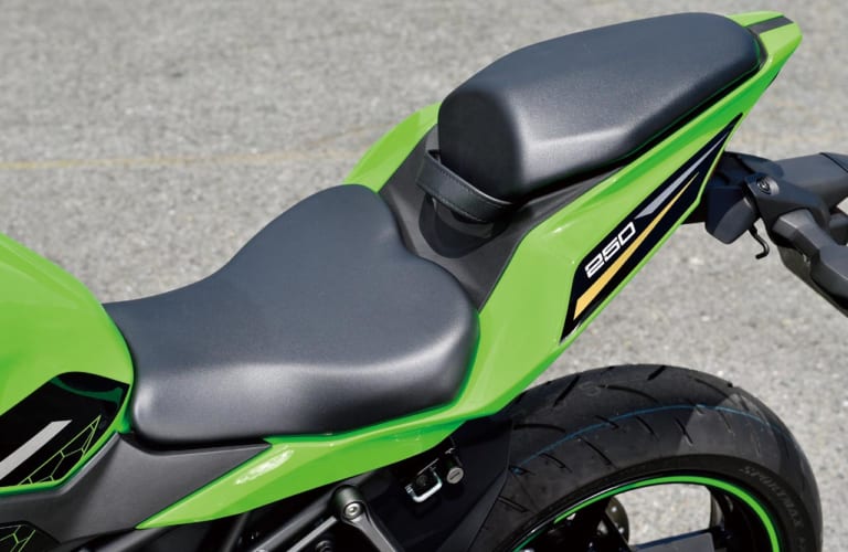 カワサキ ニンジャZX-25R/SE/SE KRTエディション|カワサキ ニンジャZX-25Rスペック総まとめ〈STD/SE/SE KRTエディション〉
