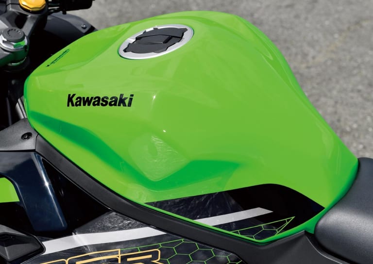 カワサキ ニンジャZX-25R/SE/SE KRTエディション|カワサキ ニンジャZX-25Rスペック総まとめ〈STD/SE/SE KRTエディション〉