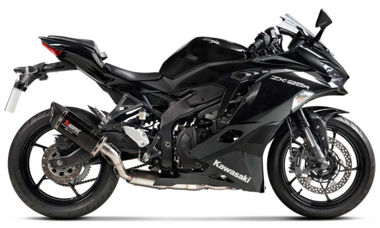 カワサキ×アクラポビッチ フルエキゾーストマフラー コラボレーションエディション 政府認証タイプ|ニンジャZX-25Rカスタムパーツが続々登場 #1【アクラポビッチ、ビートetc.】