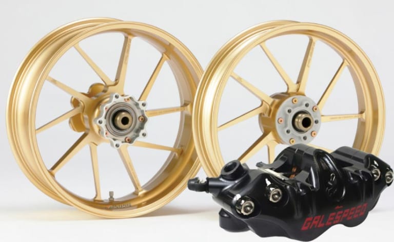 カワサキ ニンジャZX-25Rカスタム|ニンジャZX-25Rカスタムパーツが続々登場 #1【アクラポビッチ、ビートetc.】