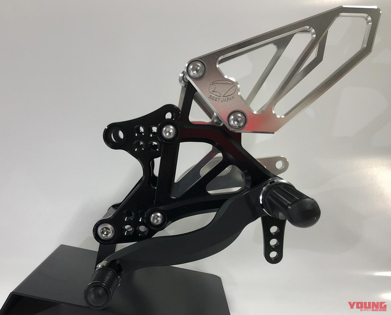 |ニンジャZX-25Rカスタムパーツが続々登場 #1【アクラポビッチ、ビートetc.】