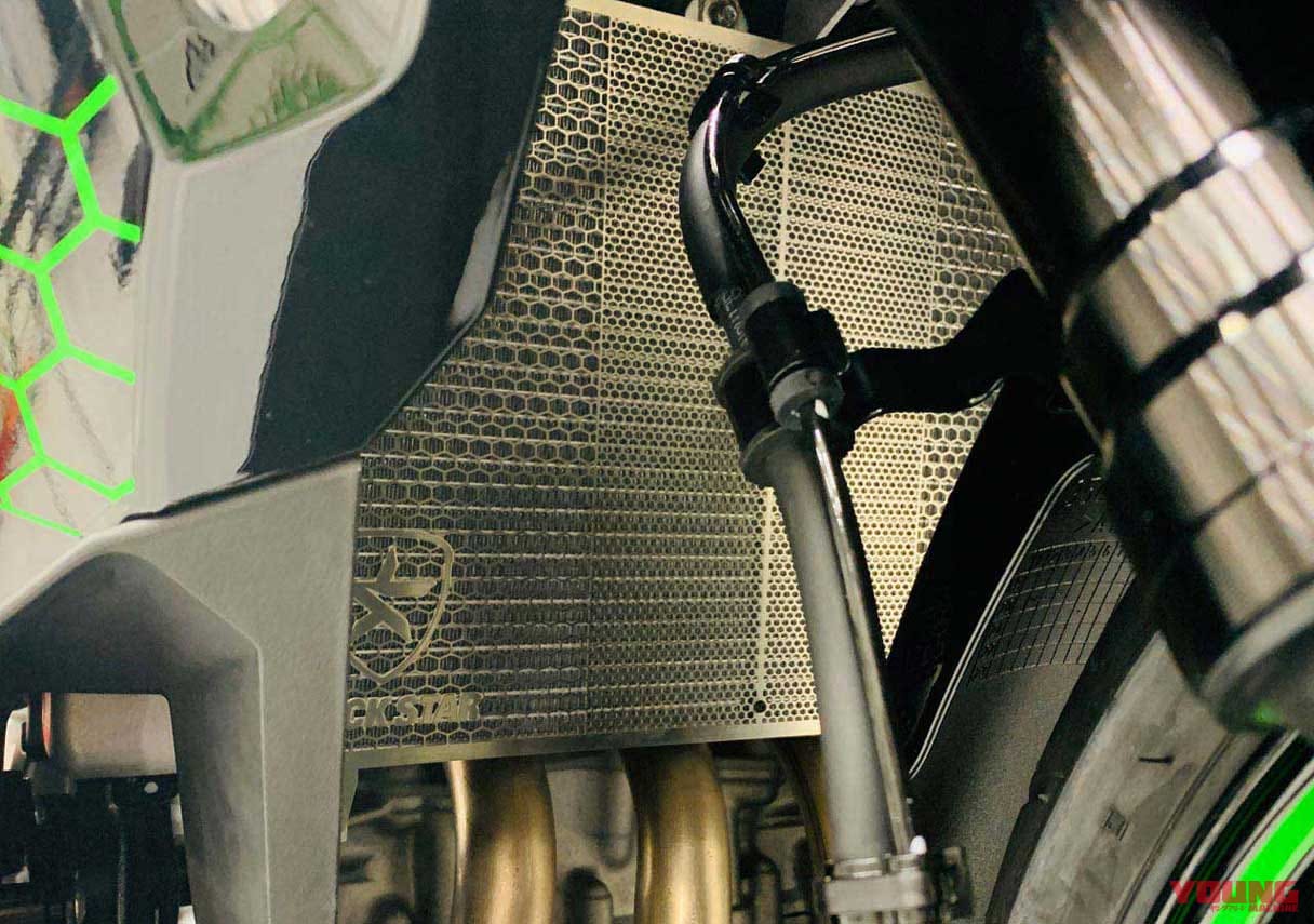 ラジエーターコアガード|ニンジャZX-25Rカスタムパーツが続々登場 #2【トリックスター/ケイズスタイル】