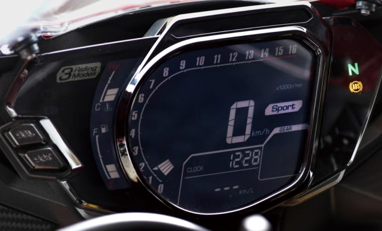 HONDA CBR250RR|新型ホンダCBR250RRは41psにパワーアップして宿敵ZX-25Rを迎撃