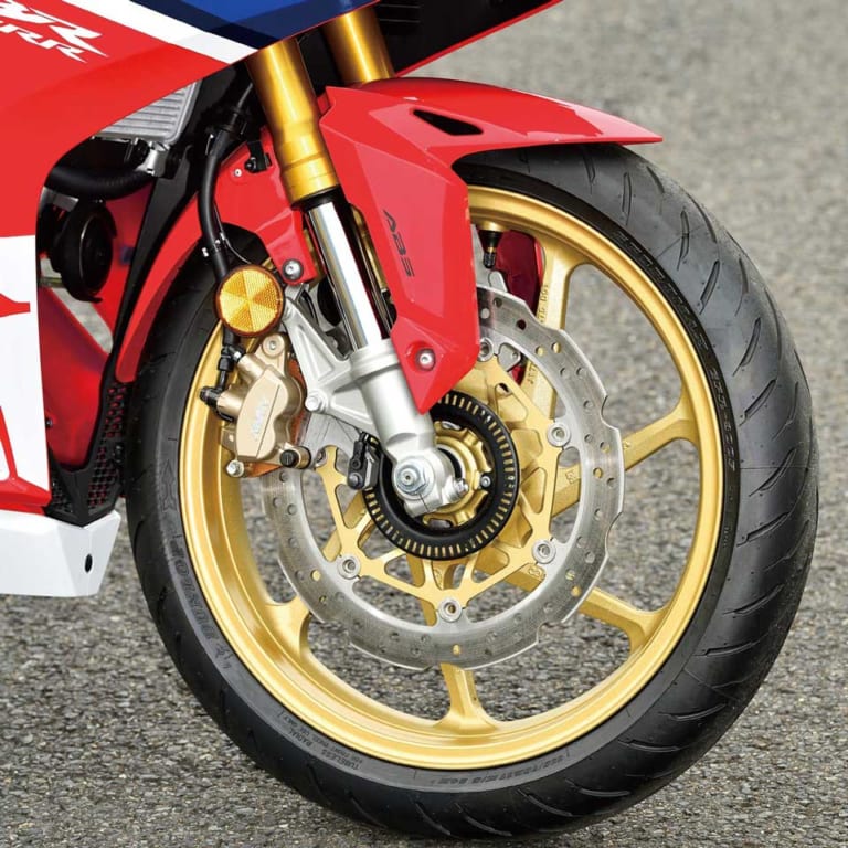 HONDA CBR250RR|新型ホンダCBR250RRは41psにパワーアップして宿敵ZX-25Rを迎撃