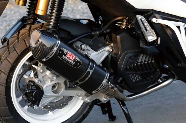 ヤングマシン ADV150ラリー|マフラー|ヤンマシカスタムADV150ラリーが行く 走行距離1000km突破! ツーリング堪能中〈モニター提供読者レポート#2〉