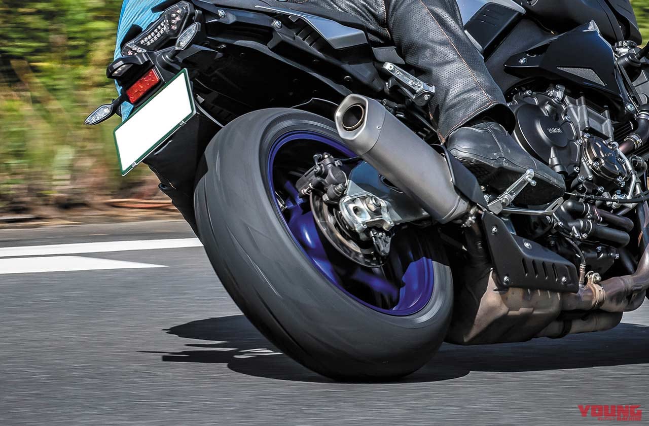 ブリヂストン バトラックス ハイパースポーツs22 Bsラジアルタイヤの基準にして王道 Webヤングマシン 最新バイク情報 ブリヂストン バトラックス ハイパースポーツs22 Bsラジアルタイヤの基準にして王道 Webヤングマシン 最新バイク情報