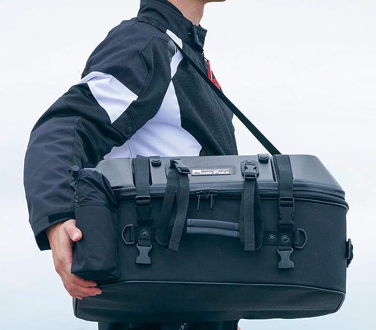 モトフィズ キャンプテーブルシートバッグ|タナックス|モトフィズ キャンプテーブルシートバッグ試用インプレ【上面がテーブルに早変わり】