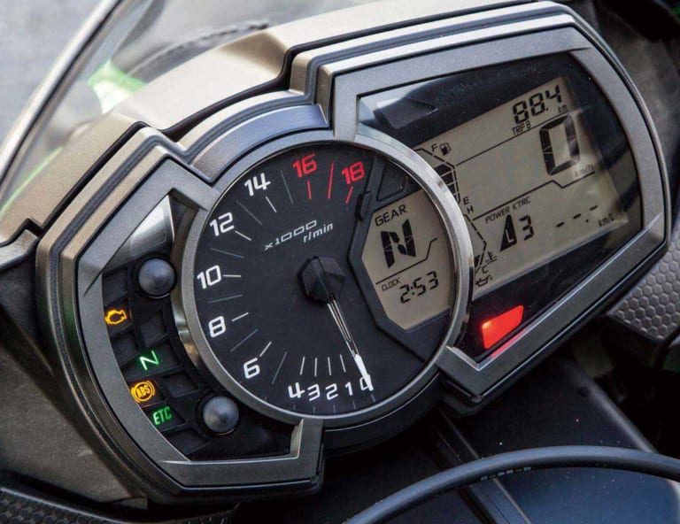 カワサキ ニンジャZX-6R|新型CBR600RR完全解説・ライバル車比較【vs YZF-R6/Ninja ZX-6R】