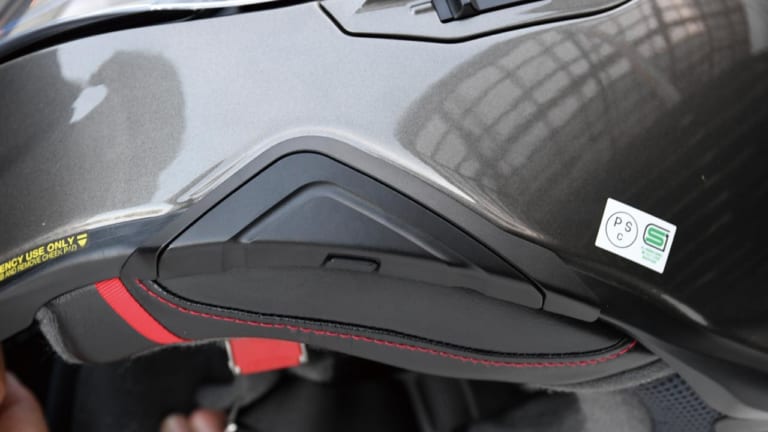 B+COMヘルメットアタッチメント SHOEI用|SHOEIヘルメットにB+COMインカムをぴったり装着させるアタッチメント