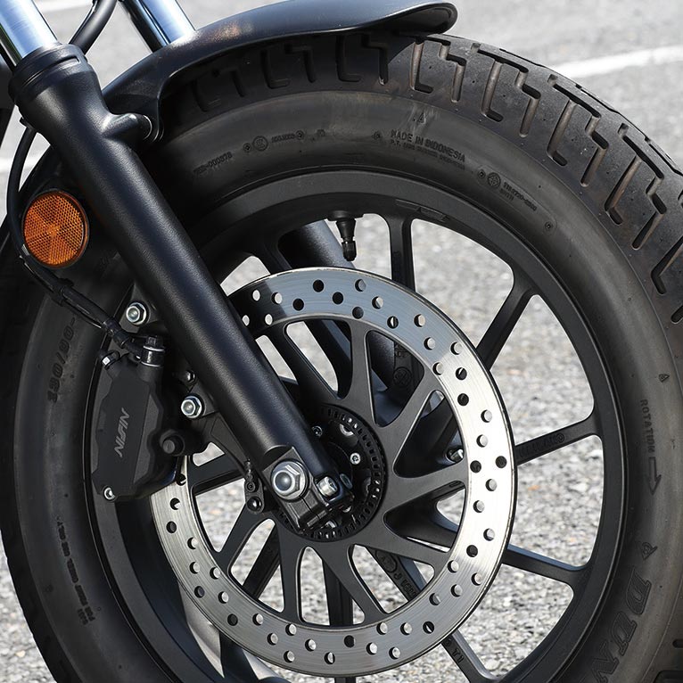 岡崎静夏のホンダ レブル250試乗インプレッション|フロントフォーク|岡崎静夏のホンダ レブル250試乗インプレ〈後編〉【リラックスして楽しむのにピッタリ】