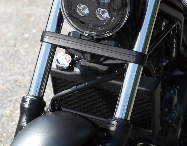 岡崎静夏のホンダ レブル250試乗インプレッション|フロントフォーク|岡崎静夏のホンダ レブル250試乗インプレ〈後編〉【リラックスして楽しむのにピッタリ】