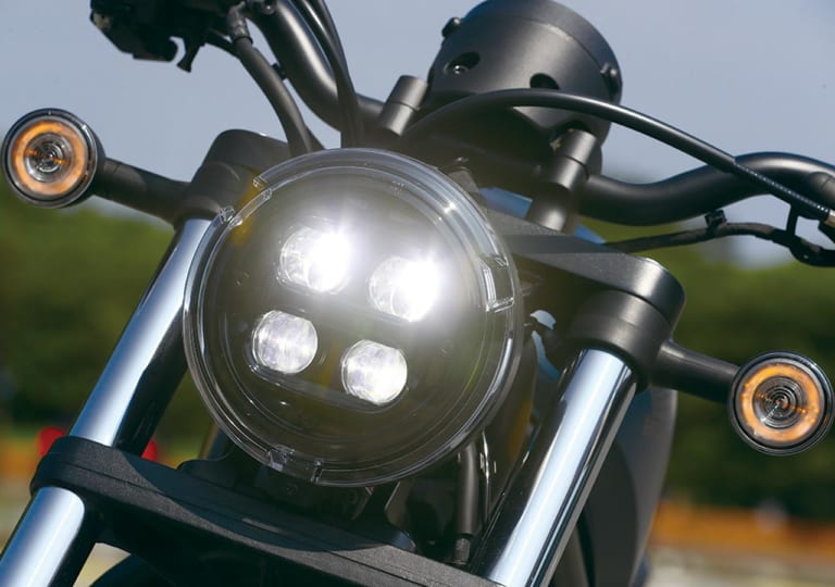 岡崎静夏のホンダ レブル250試乗インプレッション|ヘッドライト|岡崎静夏のホンダ レブル250試乗インプレ〈後編〉【リラックスして楽しむのにピッタリ】